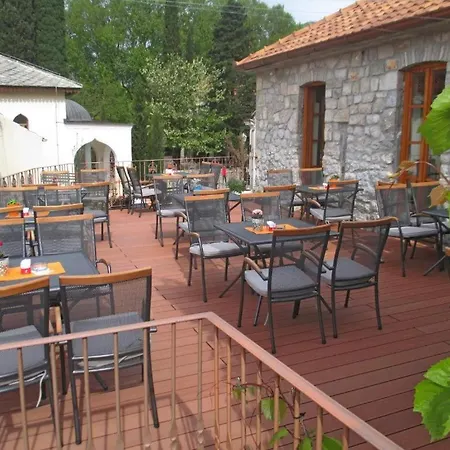 Ras Hotel *